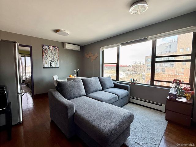 87-14 57th Road 5A, Elmhurst, NY 11373