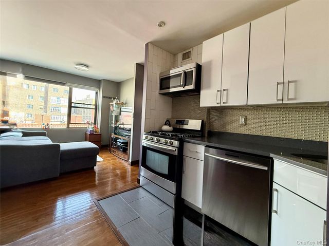 87-14 57th Road 5A, Elmhurst, NY 11373