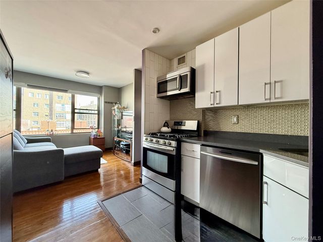 87-14 57th Road 5A, Elmhurst, NY 11373