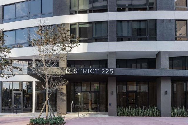225 N Miami Ave 2810, Miami, FL 33128