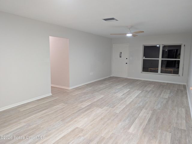 382 Easy Street, Sebastian, FL 32958