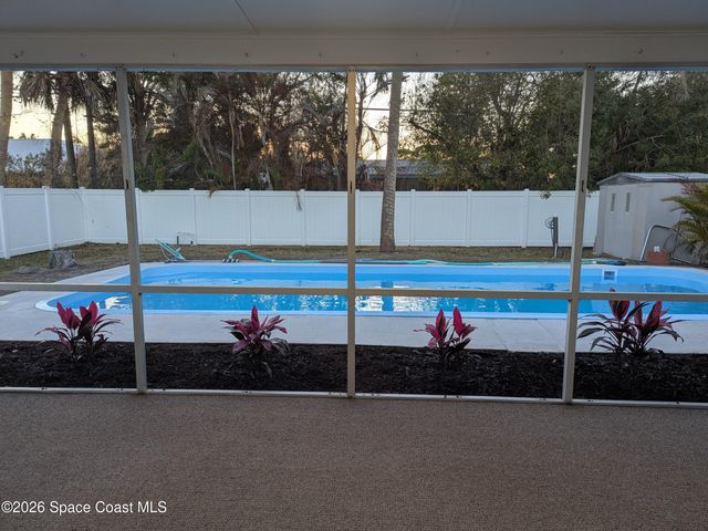 382 Easy Street, Sebastian, FL 32958