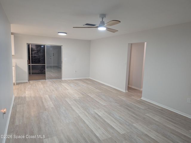 382 Easy Street, Sebastian, FL 32958