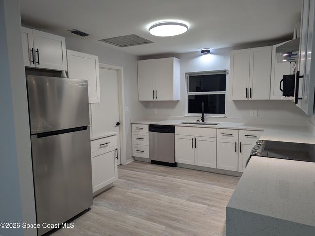 382 Easy Street, Sebastian, FL 32958