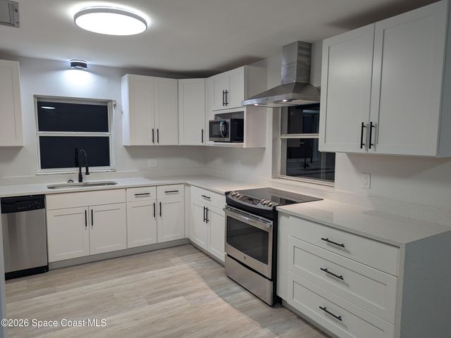 382 Easy Street, Sebastian, FL 32958