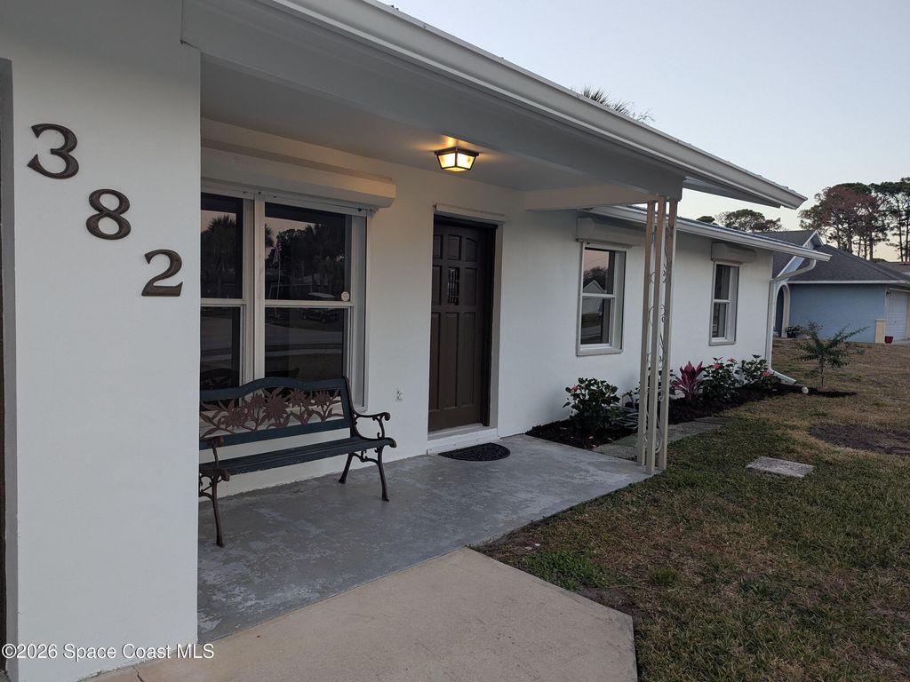 382 Easy Street, Sebastian, FL 32958