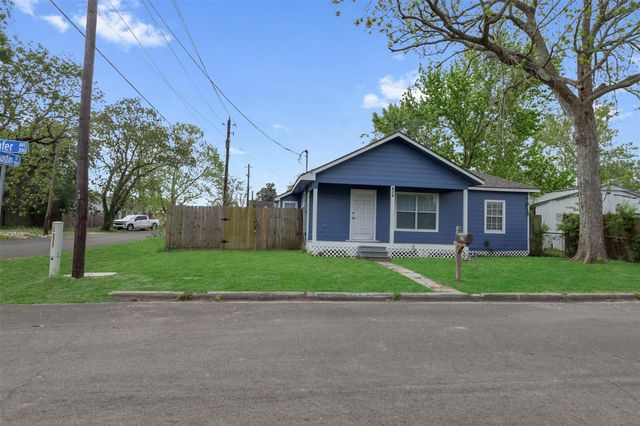 218 Hafer Street, Baytown, TX 77520