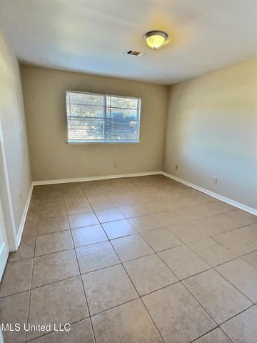 112 Woodland Circle, Ocean Springs, MS 39564