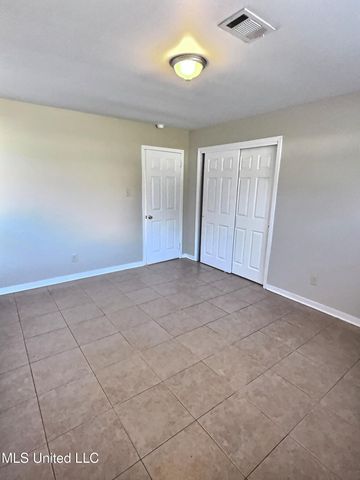 112 Woodland Circle, Ocean Springs, MS 39564