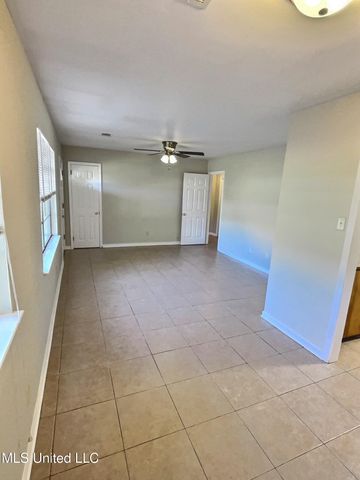 112 Woodland Circle, Ocean Springs, MS 39564