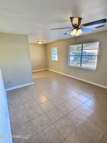 112 Woodland Circle, Ocean Springs, MS 39564