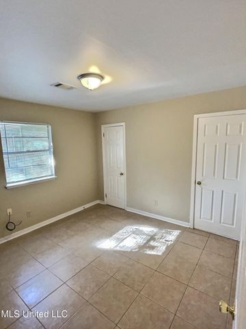 112 Woodland Circle, Ocean Springs, MS 39564