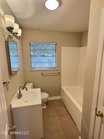 112 Woodland Circle, Ocean Springs, MS 39564