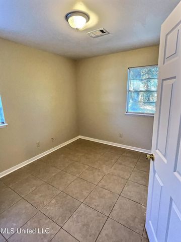 112 Woodland Circle, Ocean Springs, MS 39564