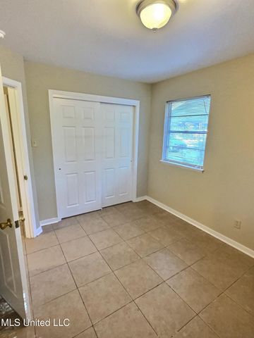 112 Woodland Circle, Ocean Springs, MS 39564