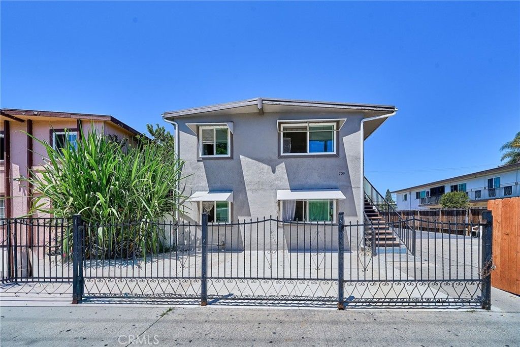 2001 W Myrtle, Santa Ana, CA 92703 — exterior