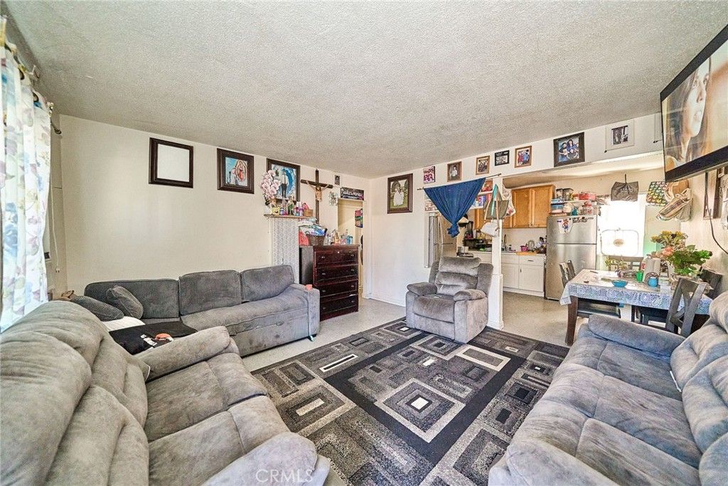 2001 W Myrtle, Santa Ana, CA 92703 — photo 2