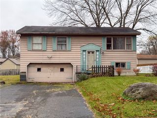 663 Meadowland Drive, Hubbard, OH 44425