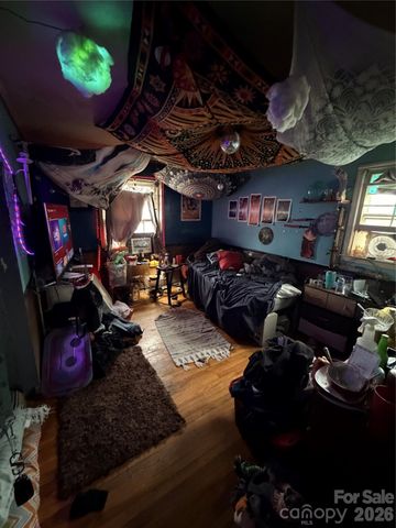 6215 Farm Pond Lane, Charlotte, NC 28212