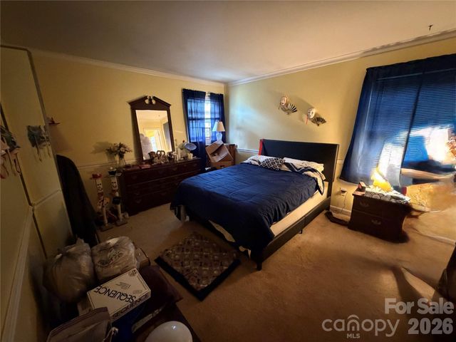 6215 Farm Pond Lane, Charlotte, NC 28212