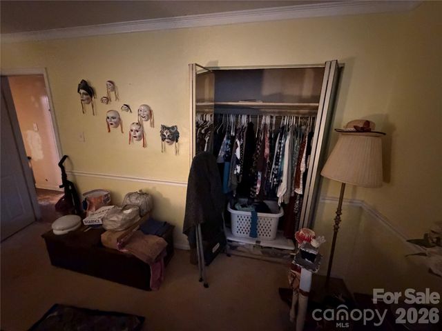 6215 Farm Pond Lane, Charlotte, NC 28212