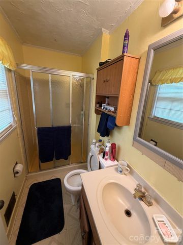 6215 Farm Pond Lane, Charlotte, NC 28212