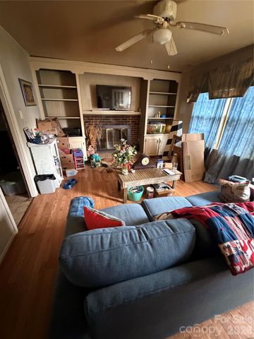 6215 Farm Pond Lane, Charlotte, NC 28212