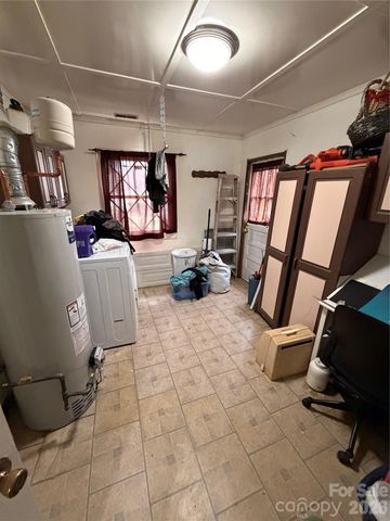 6215 Farm Pond Lane, Charlotte, NC 28212