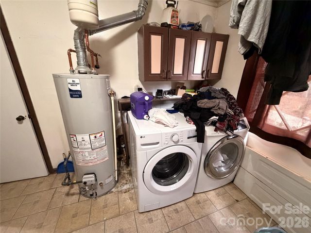 6215 Farm Pond Lane, Charlotte, NC 28212