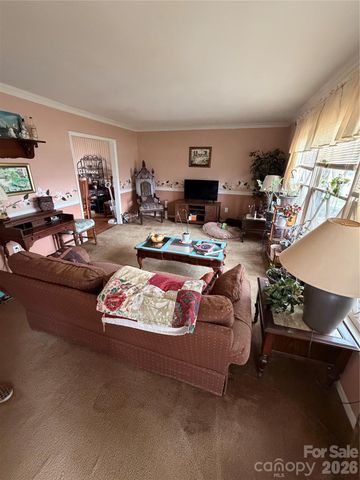 6215 Farm Pond Lane, Charlotte, NC 28212