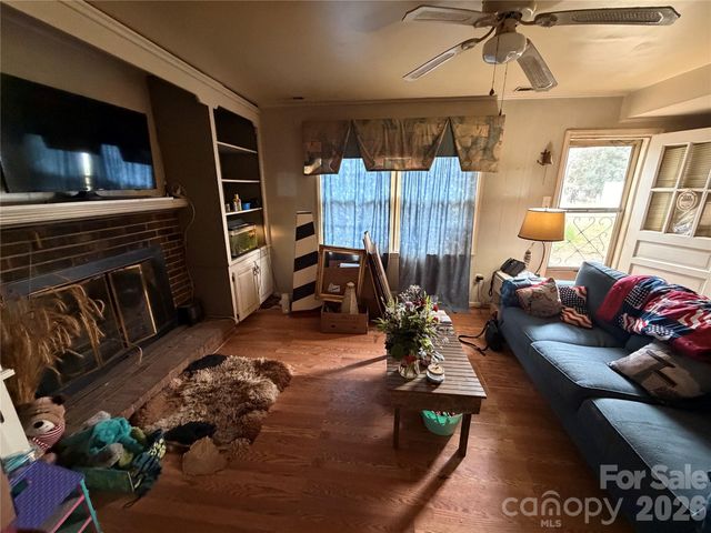 6215 Farm Pond Lane, Charlotte, NC 28212