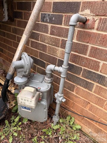 6215 Farm Pond Lane, Charlotte, NC 28212