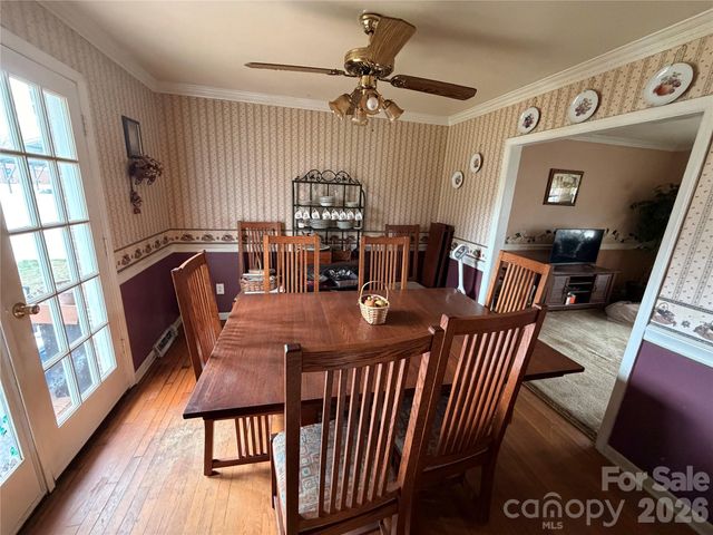 6215 Farm Pond Lane, Charlotte, NC 28212