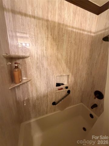 6215 Farm Pond Lane, Charlotte, NC 28212