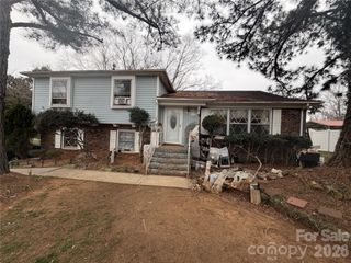 6215 Farm Pond Lane, Charlotte, NC 28212