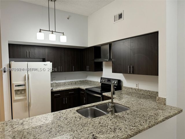 5091 NW 7th St 615, Miami, FL 33126