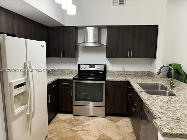 5091 NW 7th St 615, Miami, FL 33126