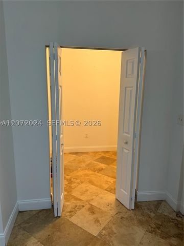 5091 NW 7th St 615, Miami, FL 33126