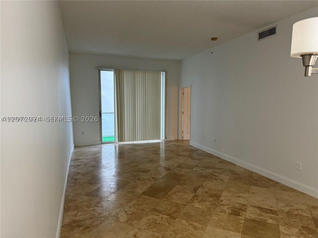 5091 NW 7th St 615, Miami, FL 33126