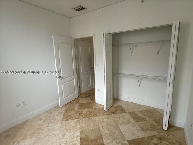 5091 NW 7th St 615, Miami, FL 33126