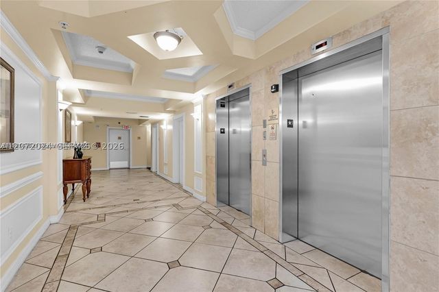 5091 NW 7th St 615, Miami, FL 33126