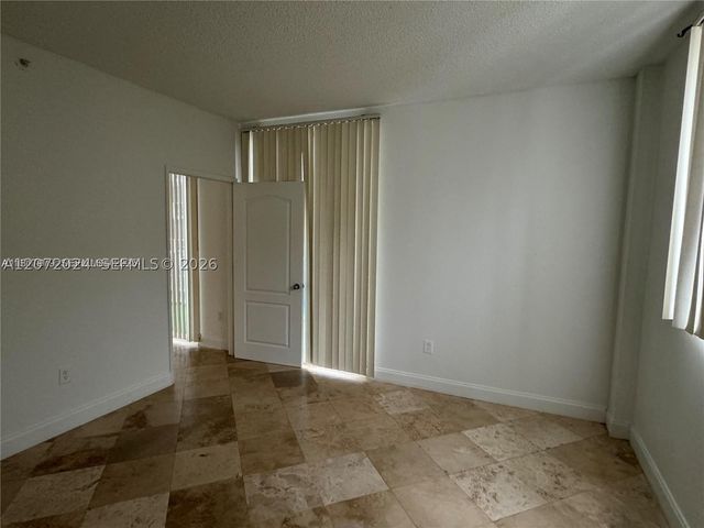 5091 NW 7th St 615, Miami, FL 33126