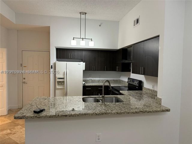 5091 NW 7th St 615, Miami, FL 33126