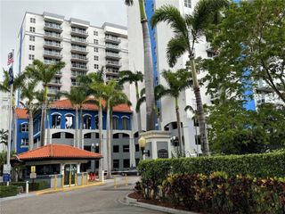 5091 NW 7th St 615, Miami, FL 33126