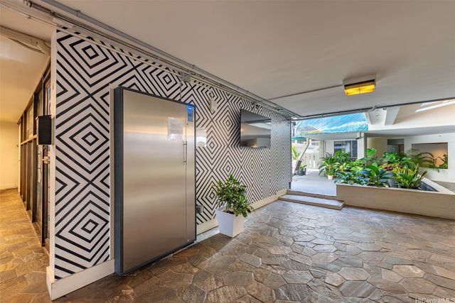 2463 Kuhio Avenue 201, Honolulu, HI 96815