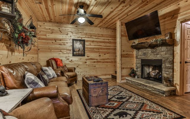 60 Clubhouse Court, Ellijay, GA 30536