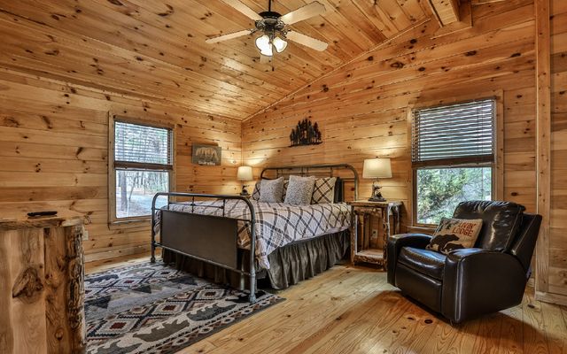 60 Clubhouse Court, Ellijay, GA 30536