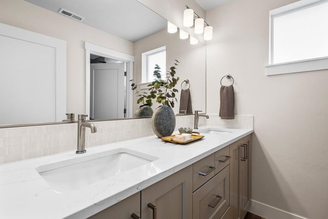 3970 NE Oakside Loop, Bend, OR 97701