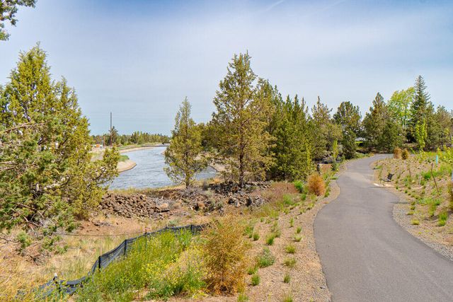 3970 NE Oakside Loop, Bend, OR 97701