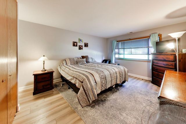 6700 S Brainard Avenue 101, Countryside, IL 60525